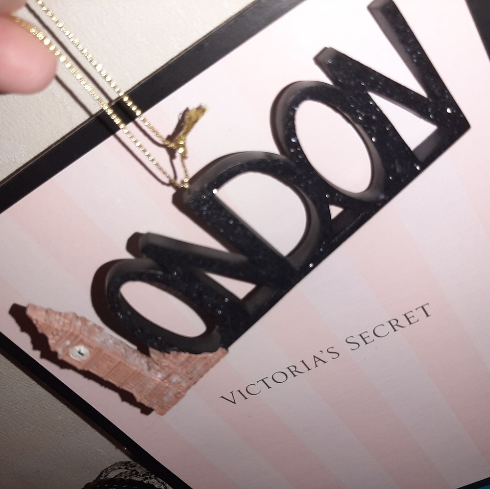 🍒NEW CUTE LONDON DECOR